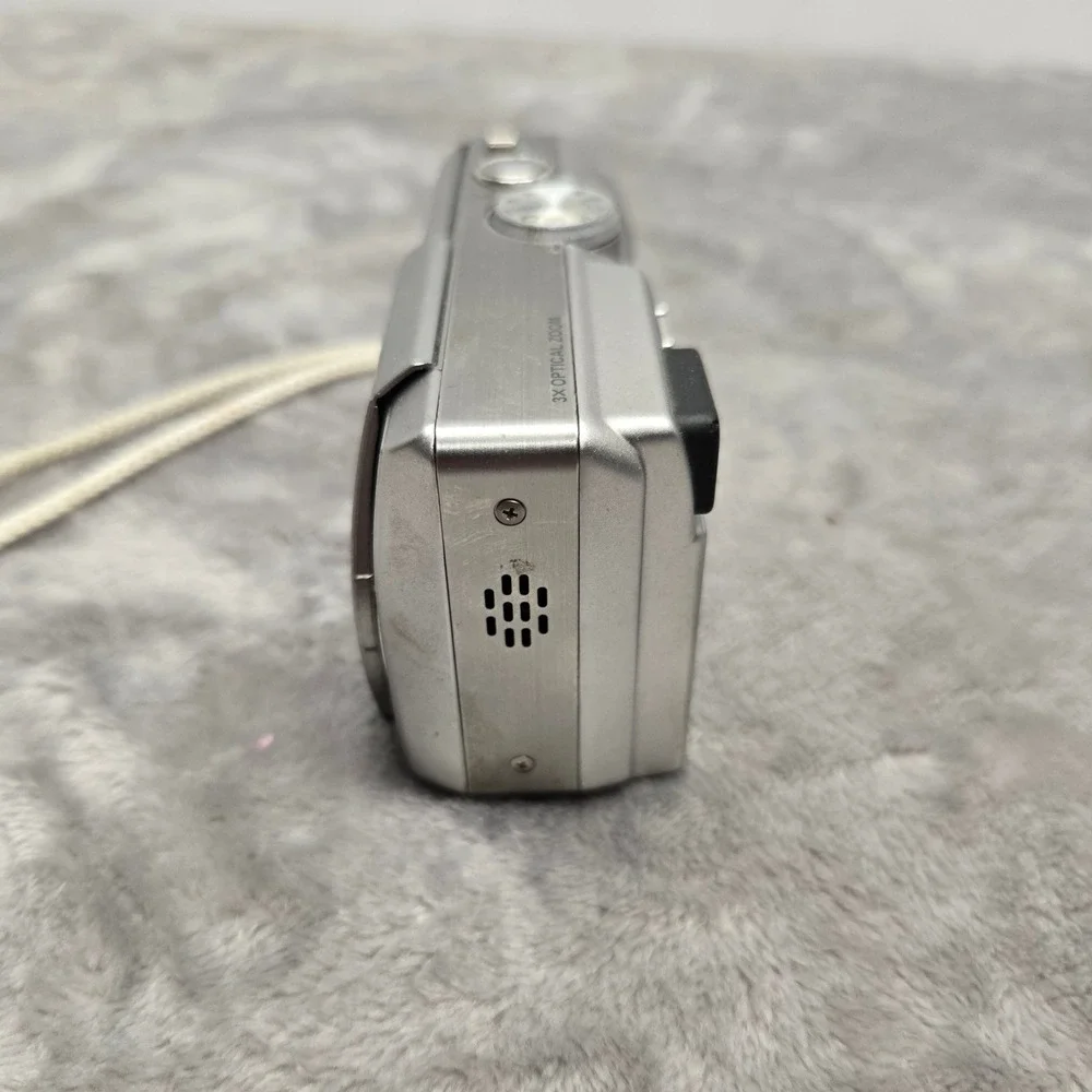 Olympus Camedia C-60 Zoom 6.1MP Digital Camera Silver PARTS ONLY C60 3x Optical